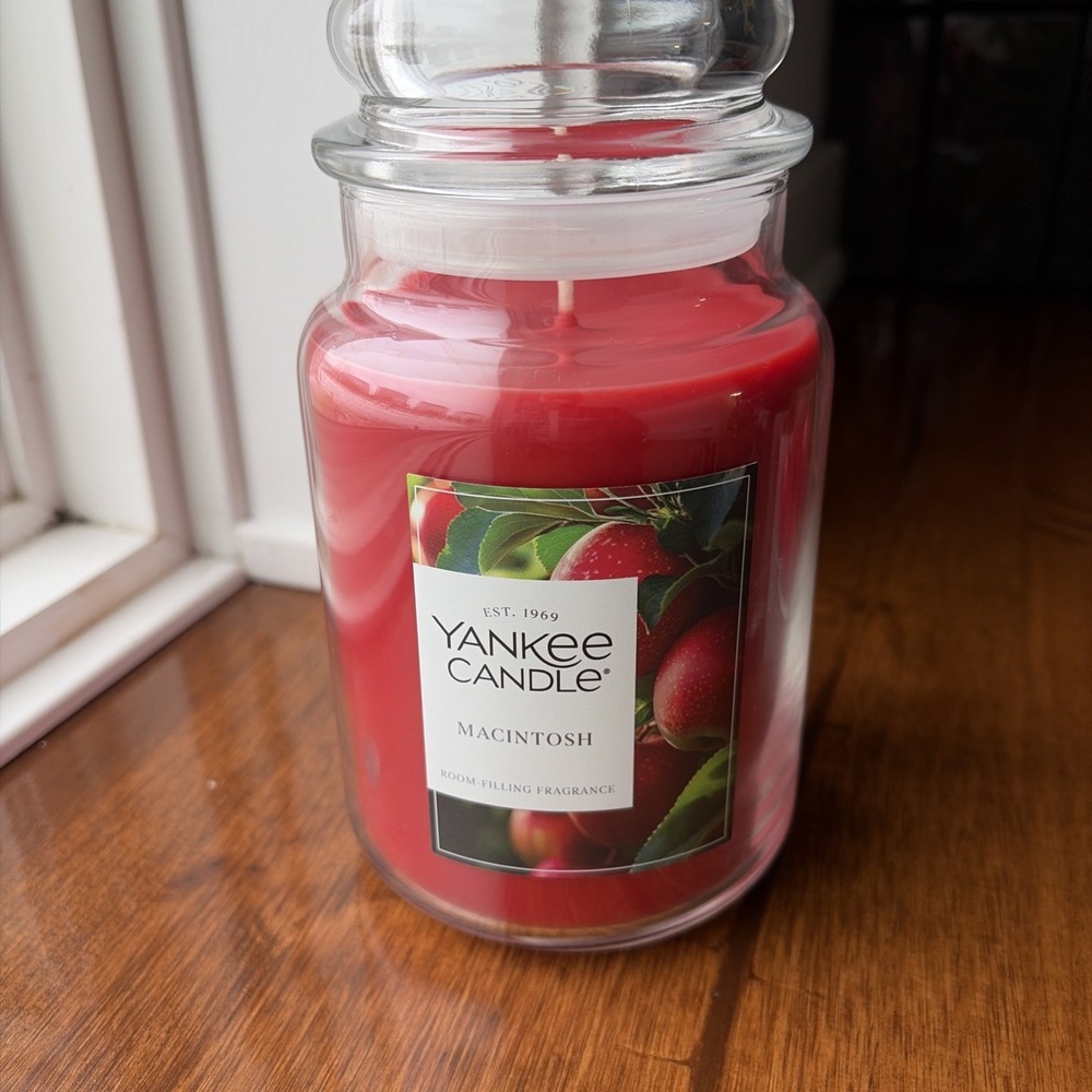 Yankee Candle‎ Macintosh Large Housewarmer Candle 22 Oz New Retired